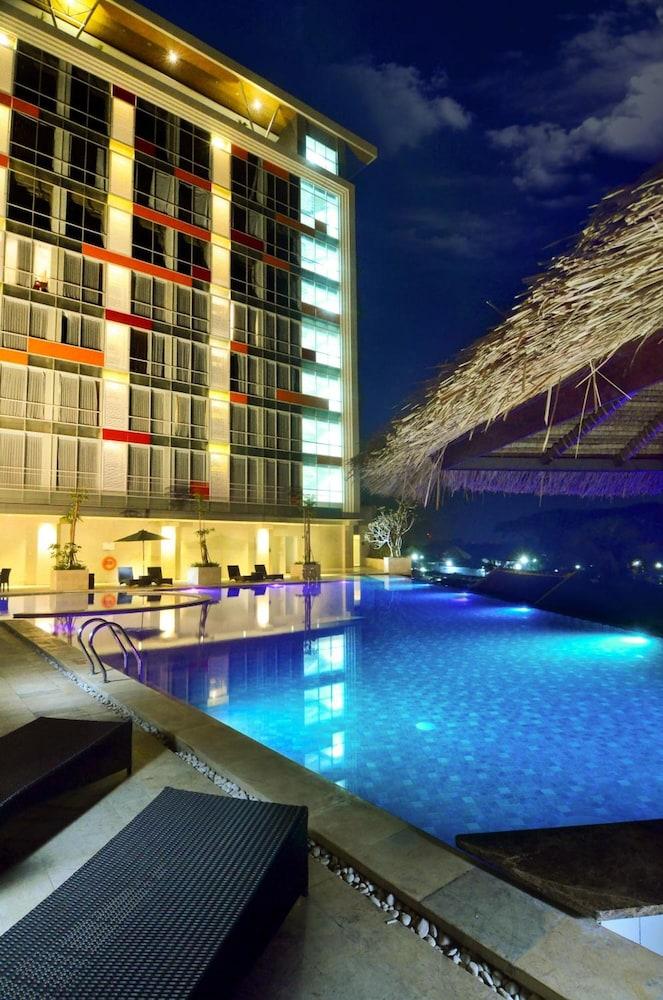 Ascent Premiere Hotel And Convention Malang Exterior foto