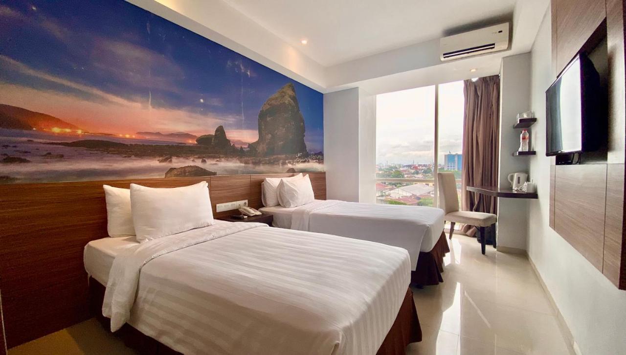 Ascent Premiere Hotel And Convention Malang Exterior foto
