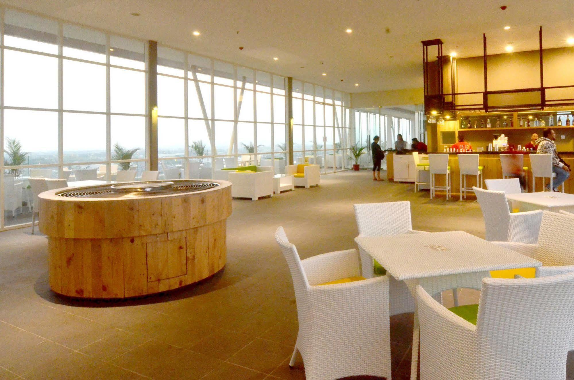 Ascent Premiere Hotel And Convention Malang Exterior foto